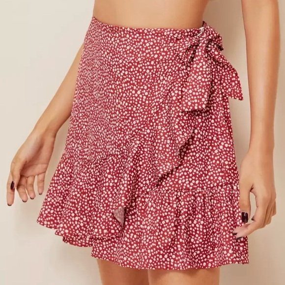 Red Dalmatian Polka Dot Print Ruffle Hem Knot Wrap Skirt size Medium (6) - Picture 2 of 6